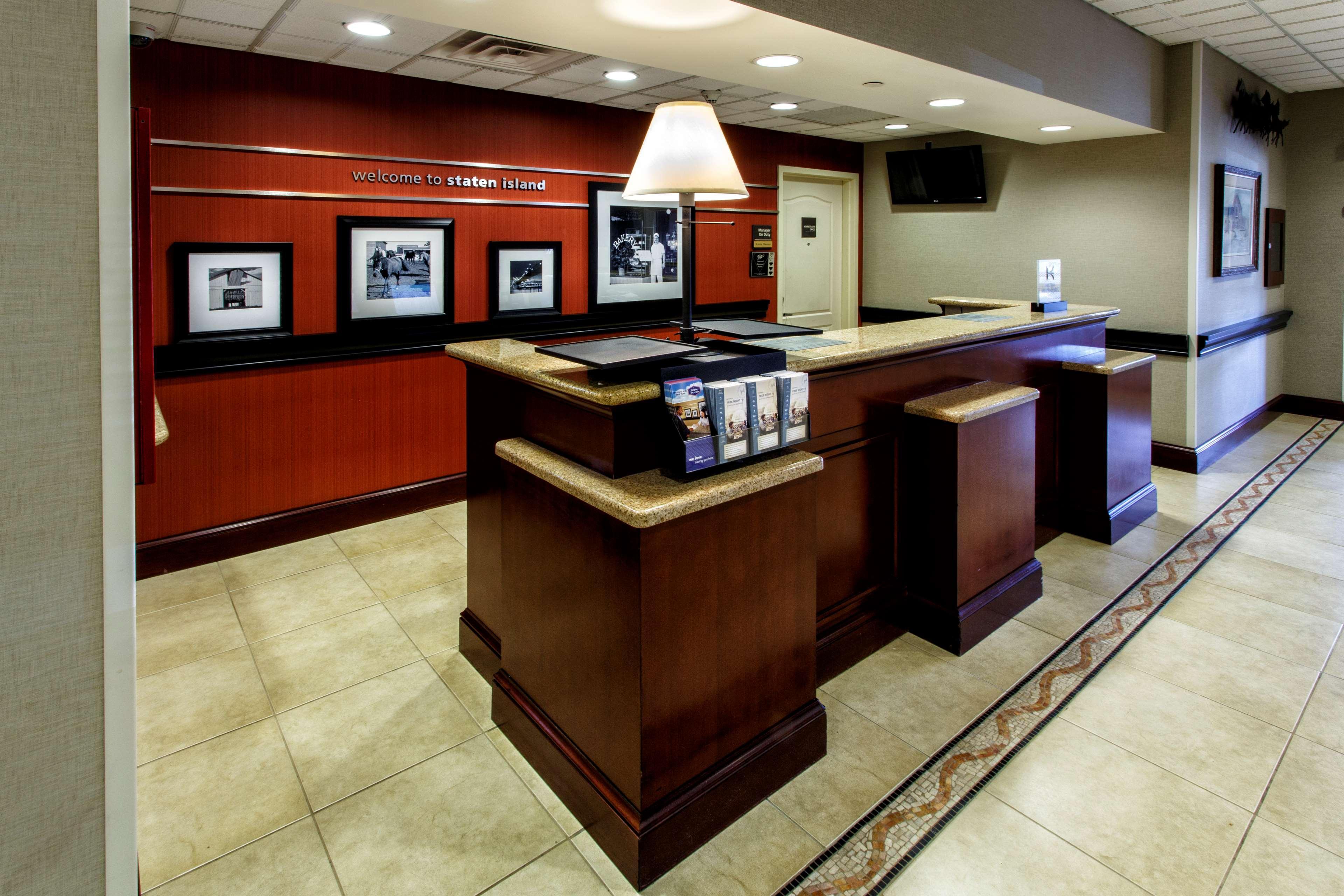 Hotel Hampton Inn&suites Staten Island 3*